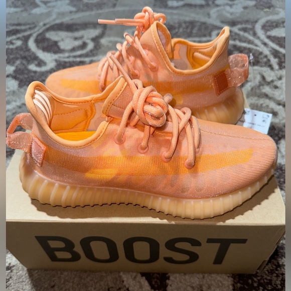 Yeezy Boost 350 V2 Mono Clay - Picture 2 of 5
